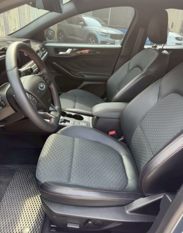 一手車 原鈑件 原廠保養 有ACC跟車 換檔撥片 倒車顯影 免鑰匙  第10張相片