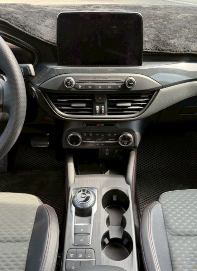 一手車 原鈑件 原廠保養 有ACC跟車 換檔撥片 倒車顯影 免鑰匙  第16張相片