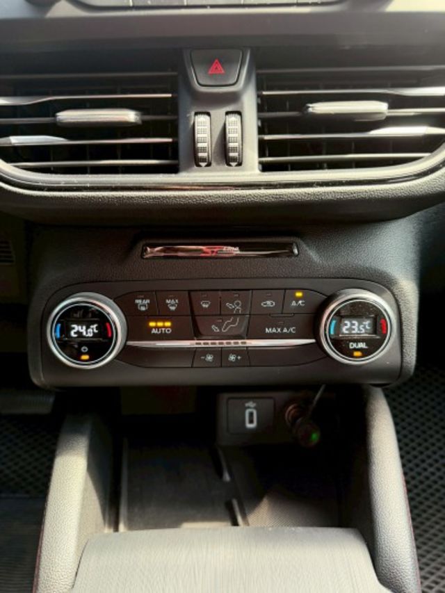 一手車 原鈑件 原廠保養 有ACC跟車 換檔撥片 倒車顯影 免鑰匙  第17張相片