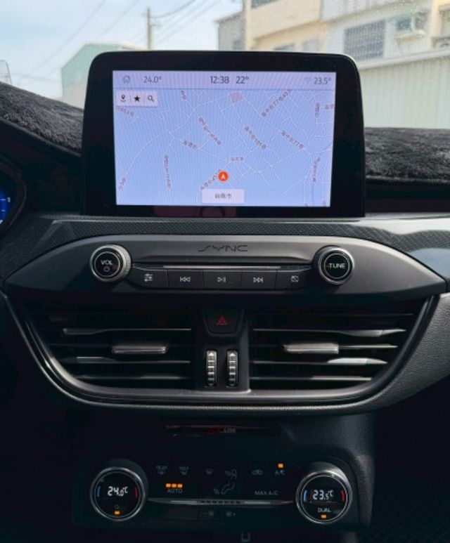 一手車 原鈑件 原廠保養 有ACC跟車 換檔撥片 倒車顯影 免鑰匙  第19張相片