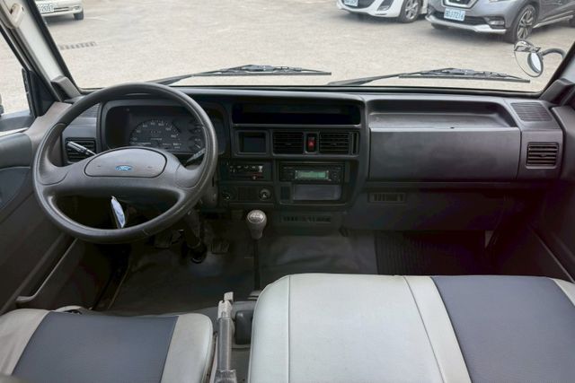 里程跑非常少 僅跑5萬多公里 內裝漂亮  第6張相片