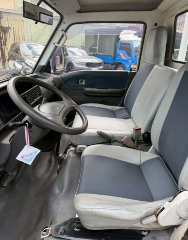 里程跑非常少 僅跑5萬多公里 內裝漂亮  第7張相片