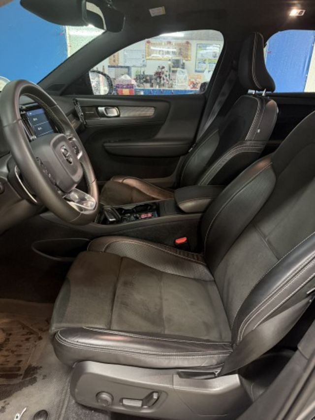 T4 R-Design  有ACC跟車 倒車顯影 盲點偵測 免鑰匙系統 全景天窗  第3張相片