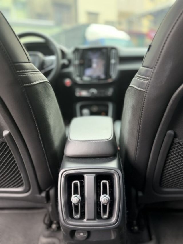 T4 R-Design  有ACC跟車 倒車顯影 盲點偵測 免鑰匙系統 全景天窗  第6張相片