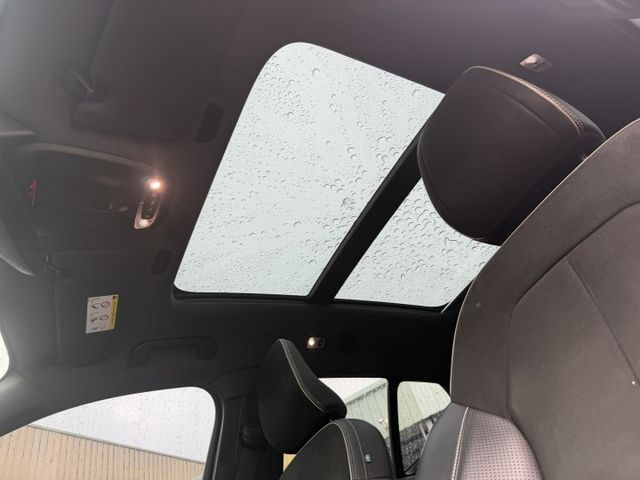 T4 R-Design  有ACC跟車 倒車顯影 盲點偵測 免鑰匙系統 全景天窗  第7張相片