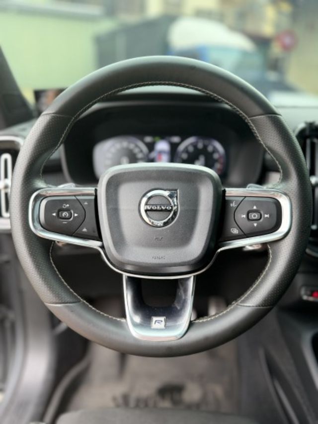 T4 R-Design  有ACC跟車 倒車顯影 盲點偵測 免鑰匙系統 全景天窗  第8張相片