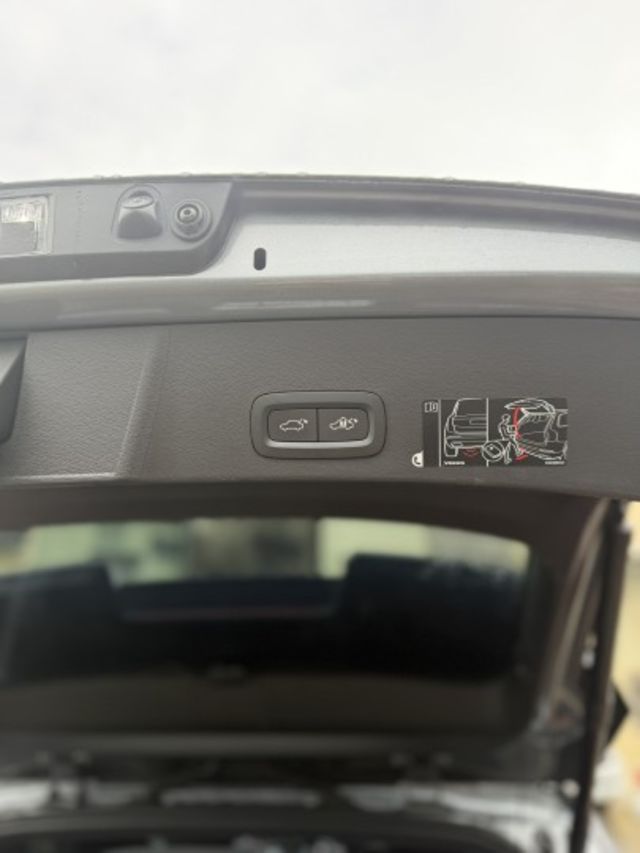 T4 R-Design  有ACC跟車 倒車顯影 盲點偵測 免鑰匙系統 全景天窗  第13張相片