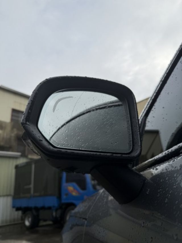 T4 R-Design  有ACC跟車 倒車顯影 盲點偵測 免鑰匙系統 全景天窗  第14張相片