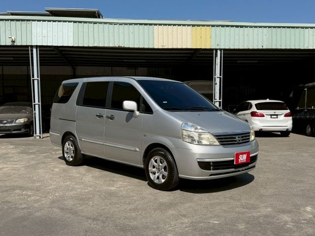 客貨兩用 第三排座椅可收起 車室空間大 載人載物不用擔心  第1張相片