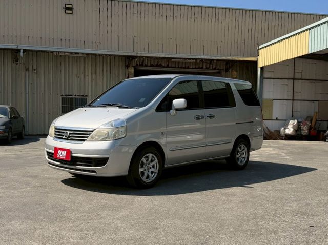 客貨兩用 第三排座椅可收起 車室空間大 載人載物不用擔心  第2張相片