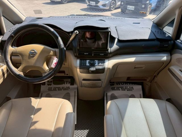 客貨兩用 第三排座椅可收起 車室空間大 載人載物不用擔心  第6張相片