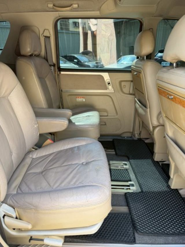 客貨兩用 第三排座椅可收起 車室空間大 載人載物不用擔心  第10張相片