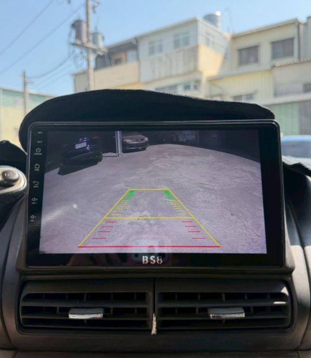 客貨兩用 第三排座椅可收起 車室空間大 載人載物不用擔心  第16張相片