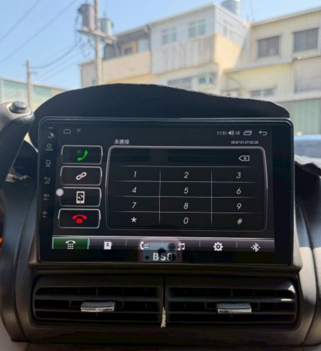 客貨兩用 第三排座椅可收起 車室空間大 載人載物不用擔心  第19張相片