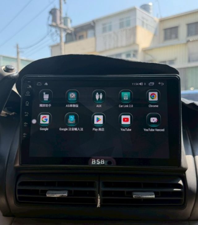 客貨兩用 第三排座椅可收起 車室空間大 載人載物不用擔心  第20張相片