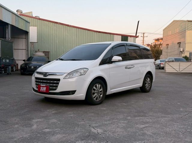 原鈑件 里程僅跑8萬多 有天窗 免鑰匙系統 倒車顯影  第2張相片