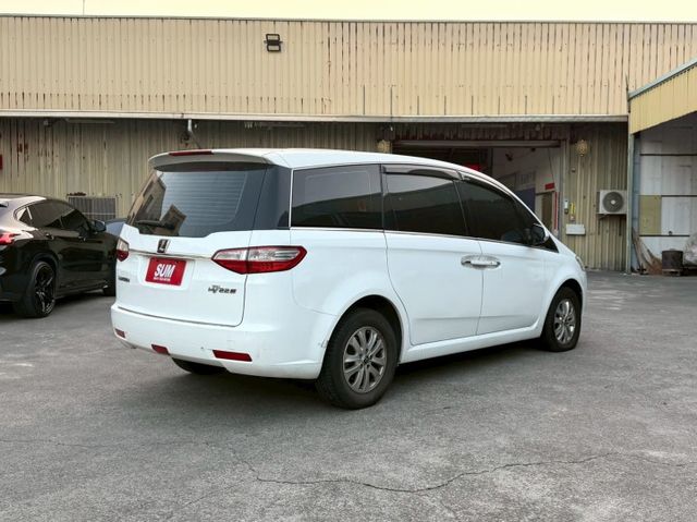 原鈑件 里程僅跑8萬多 有天窗 免鑰匙系統 倒車顯影  第3張相片