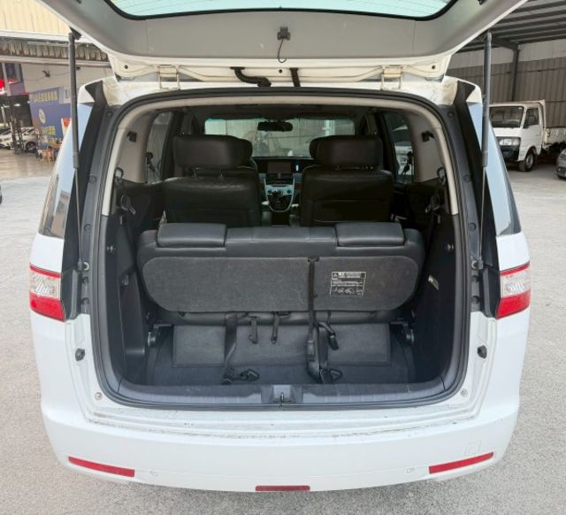 原鈑件 里程僅跑8萬多 有天窗 免鑰匙系統 倒車顯影  第5張相片