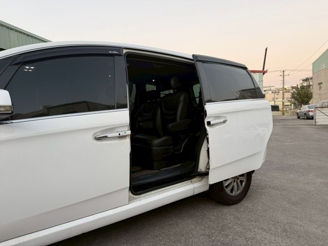 原鈑件 里程僅跑8萬多 有天窗 免鑰匙系統 倒車顯影  第7張相片