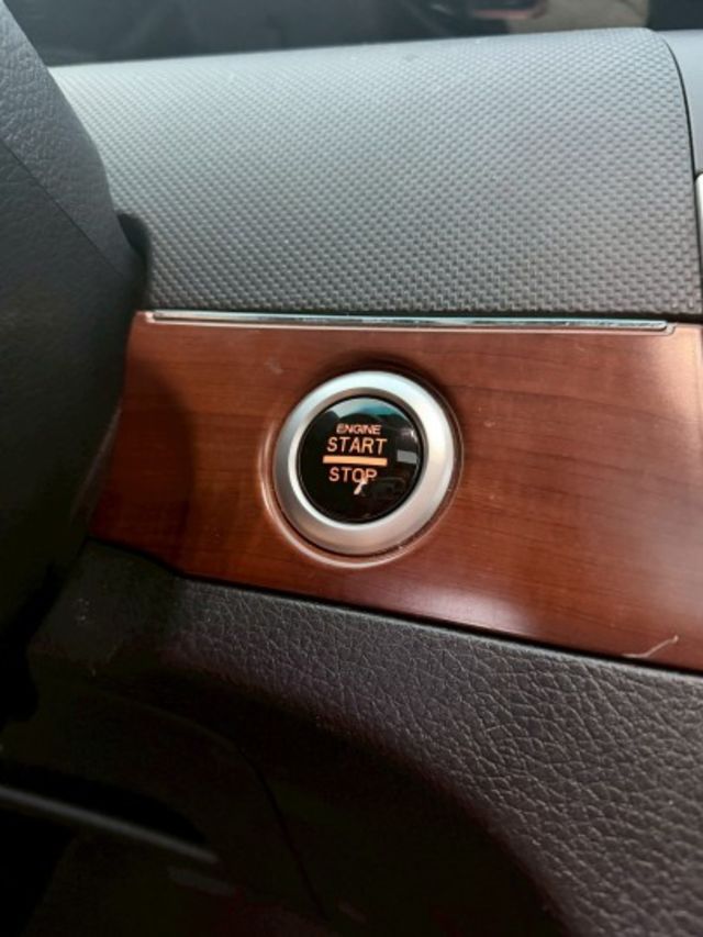 原鈑件 里程僅跑8萬多 有天窗 免鑰匙系統 倒車顯影  第17張相片