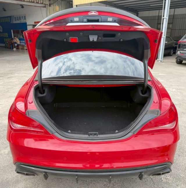 原鈑件 有全景天窗 雙前座跑車座椅 倒車顯影 雙前座電動記憶座椅  第5張相片