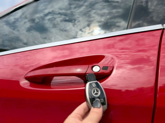 原鈑件 有全景天窗 雙前座跑車座椅 倒車顯影 雙前座電動記憶座椅  第6張相片