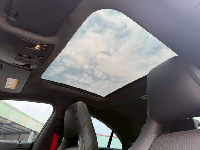 原鈑件 有全景天窗 雙前座跑車座椅 倒車顯影 雙前座電動記憶座椅  第12張相片