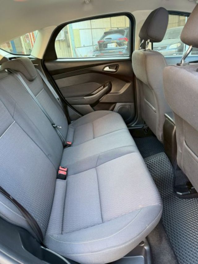 里程僅跑7萬多公里 原鈑件 一手車 內外漂亮  第9張相片