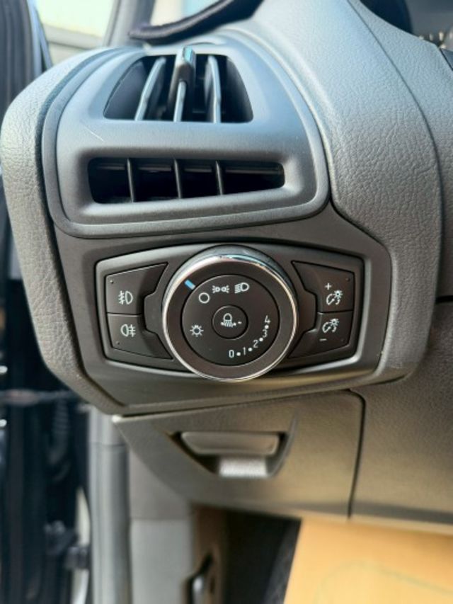 里程僅跑7萬多公里 原鈑件 一手車 內外漂亮  第19張相片