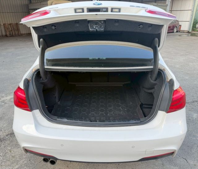 有天窗 倒車顯影 衛星導航 定速 雙前電動座椅  第5張相片