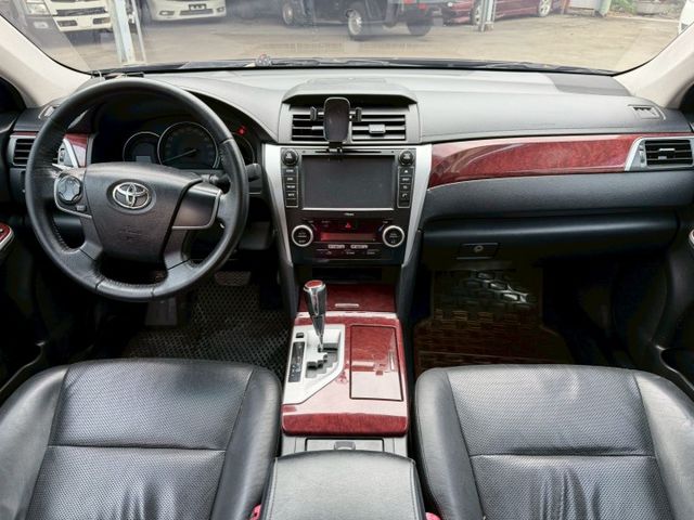 有倒車顯影  雙區恆溫控制 HID頭燈 數位電視 衛星導航  第6張相片