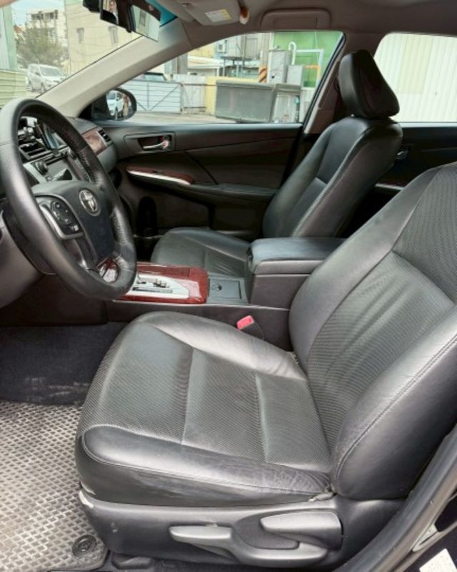 有倒車顯影  雙區恆溫控制 HID頭燈 數位電視 衛星導航  第7張相片