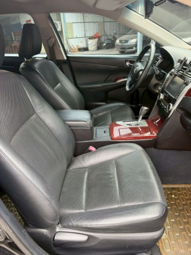 有倒車顯影  雙區恆溫控制 HID頭燈 數位電視 衛星導航  第8張相片