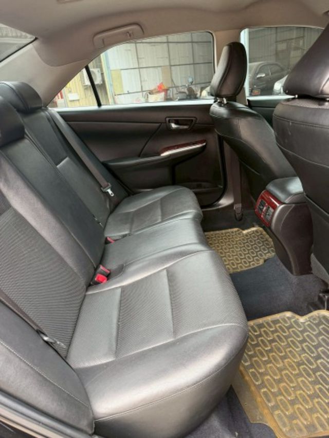 有倒車顯影  雙區恆溫控制 HID頭燈 數位電視 衛星導航  第9張相片