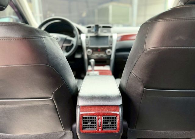 有倒車顯影  雙區恆溫控制 HID頭燈 數位電視 衛星導航  第11張相片