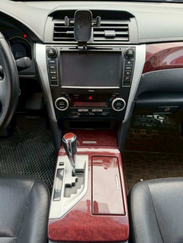 有倒車顯影  雙區恆溫控制 HID頭燈 數位電視 衛星導航  第13張相片