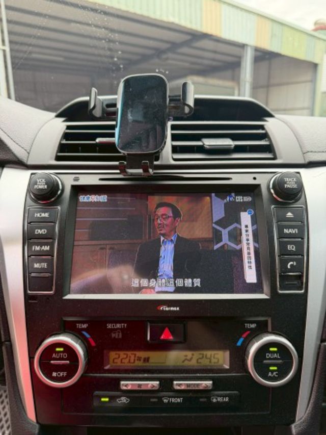 有倒車顯影  雙區恆溫控制 HID頭燈 數位電視 衛星導航  第15張相片