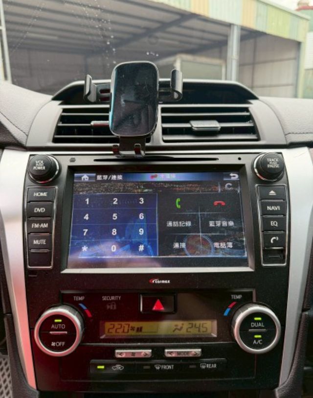 有倒車顯影  雙區恆溫控制 HID頭燈 數位電視 衛星導航  第17張相片