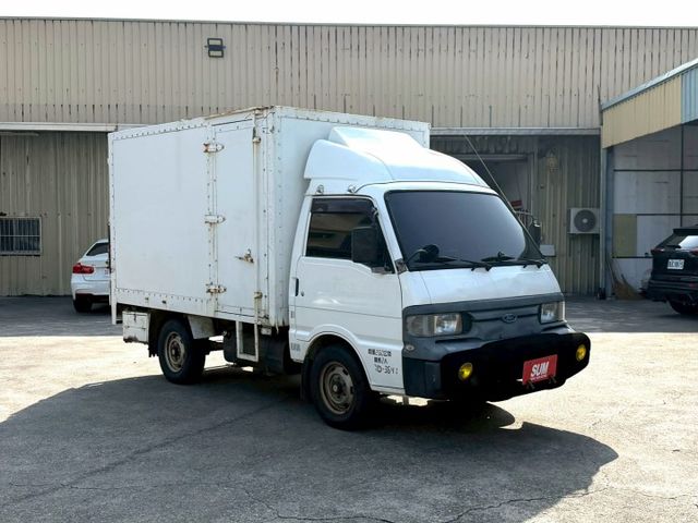 里程僅跑12萬公里 一手車 原鈑件 有電動升降尾門  第2張相片