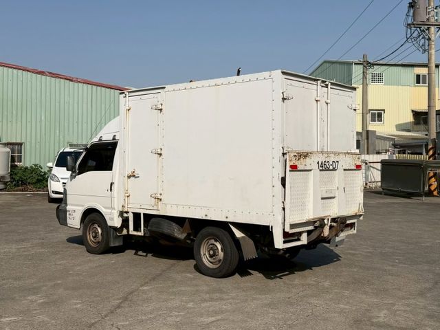 里程僅跑12萬公里 一手車 原鈑件 有電動升降尾門  第3張相片