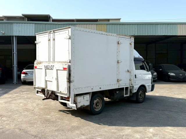 里程僅跑12萬公里 一手車 原鈑件 有電動升降尾門  第4張相片