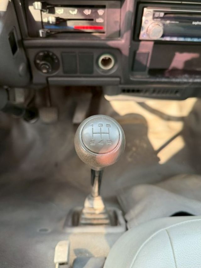 里程僅跑12萬公里 一手車 原鈑件 有電動升降尾門  第11張相片