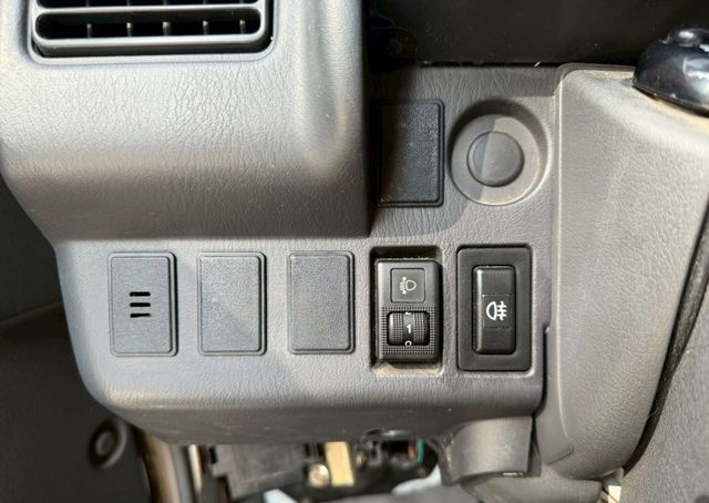 里程僅跑12萬公里 一手車 原鈑件 有電動升降尾門  第12張相片