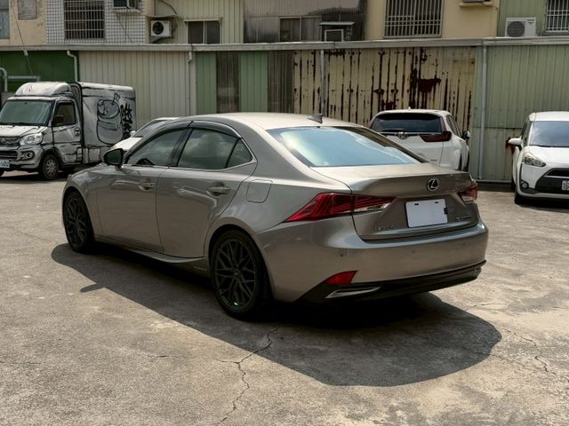 頂級NAVI版 有ACC跟車.天窗.免鑰匙啟動解鎖.換檔撥片  第3張相片