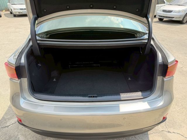 頂級NAVI版 有ACC跟車.天窗.免鑰匙啟動解鎖.換檔撥片  第5張相片