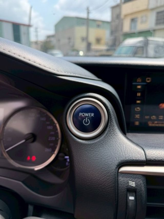 頂級NAVI版 有ACC跟車.天窗.免鑰匙啟動解鎖.換檔撥片  第14張相片