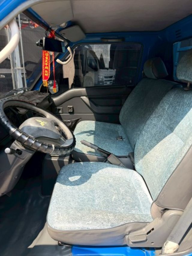 里程僅跑6萬多公里 有倒車顯影 倒車雷達 車況一級棒  第7張相片