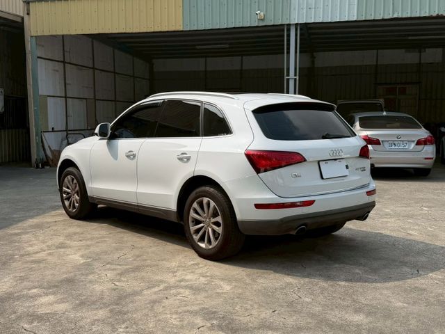 即刻入手只要19.8萬 有全景天窗 電動尾門 CarPlay 倒車顯影  第4張相片