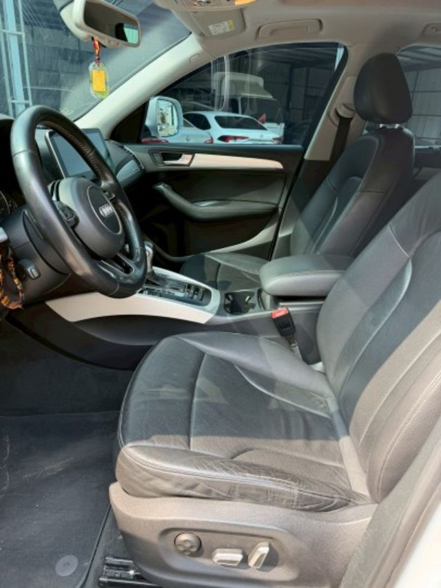 即刻入手只要19.8萬 有全景天窗 電動尾門 CarPlay 倒車顯影  第9張相片