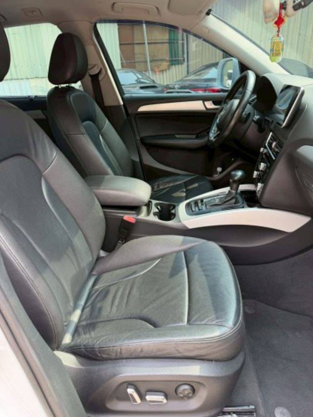 即刻入手只要19.8萬 有全景天窗 電動尾門 CarPlay 倒車顯影  第10張相片